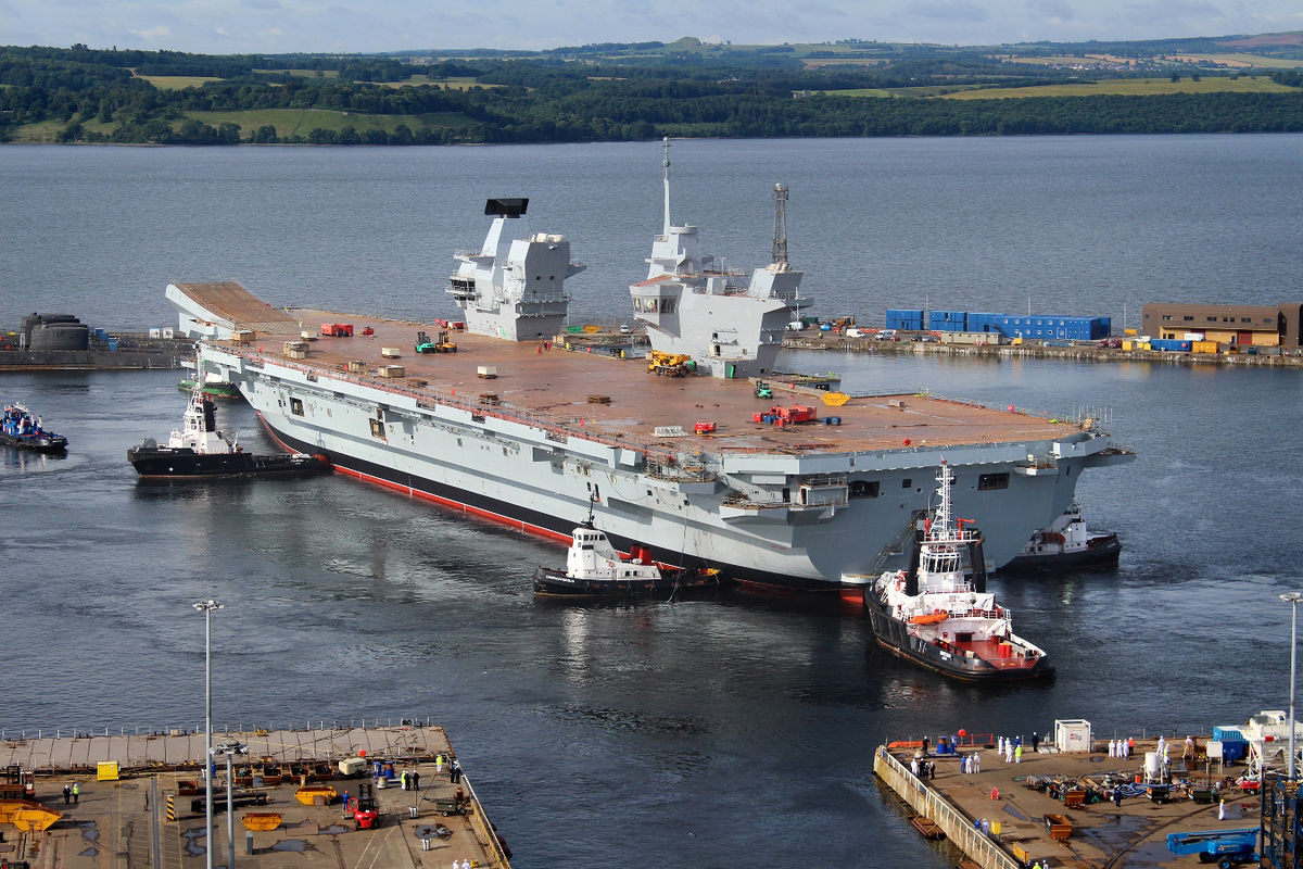 HMS Queen Elizabeth sets sail from Rosyth for sea trials